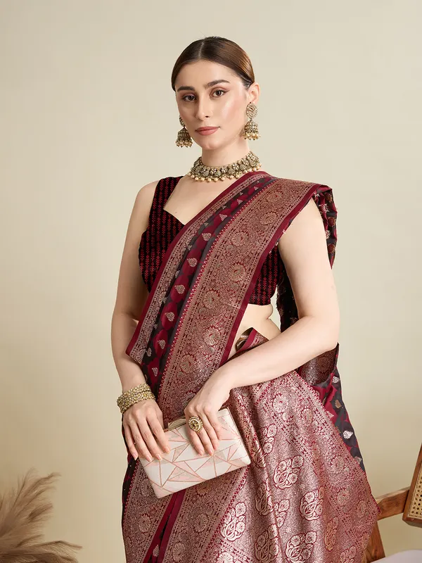 Maroon_Rajgharana_Silk_Saree_With_Unstitched_Blouse_Piece