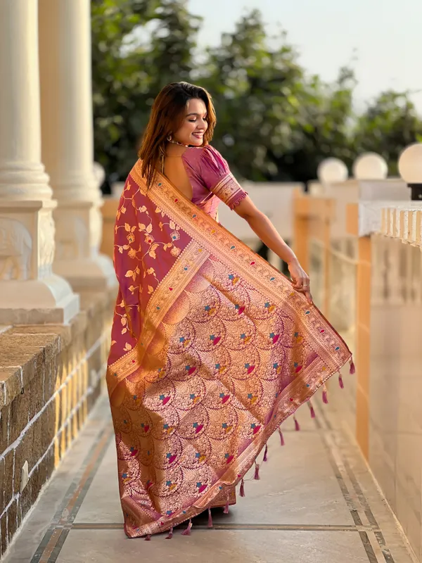 Onion_Banarasi_Silk_Saree_With_Unstitched_Blouse_Piece