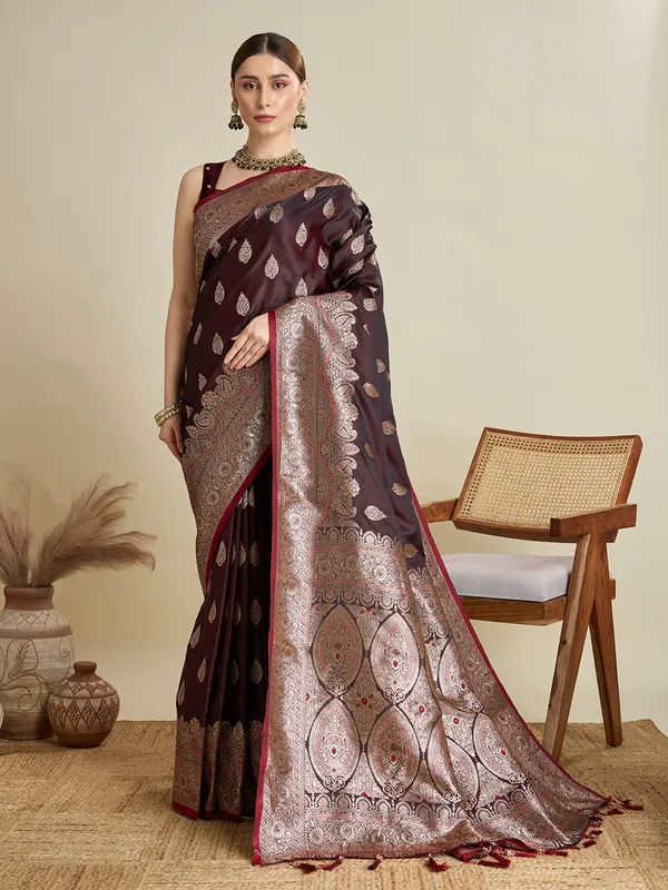 Brown_Rajgharana_Silk_Saree_With_Unstitched_Blouse_Piece