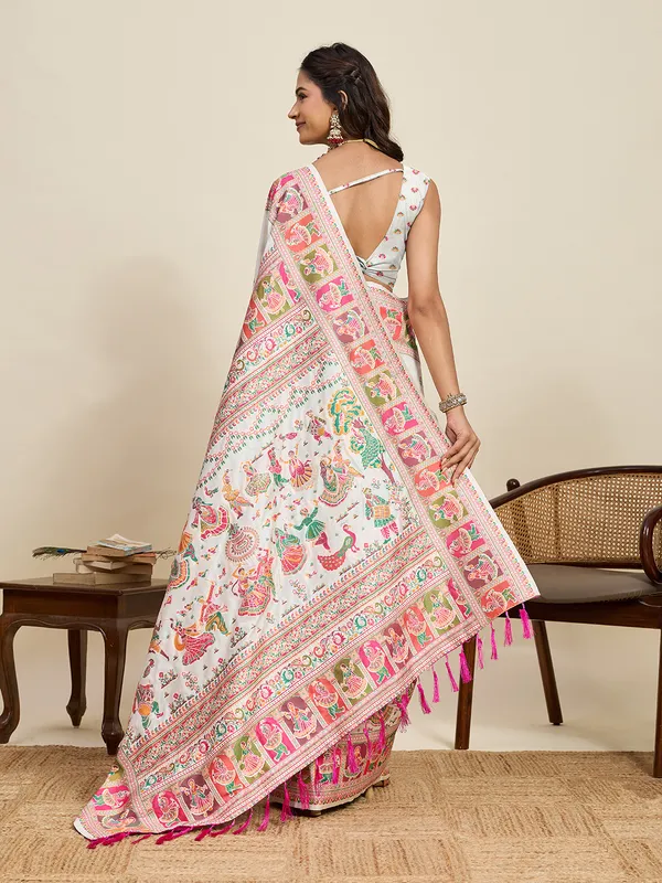 White_Pallavi_Silk_Saree_With_Unstitched_Blouse_Piece