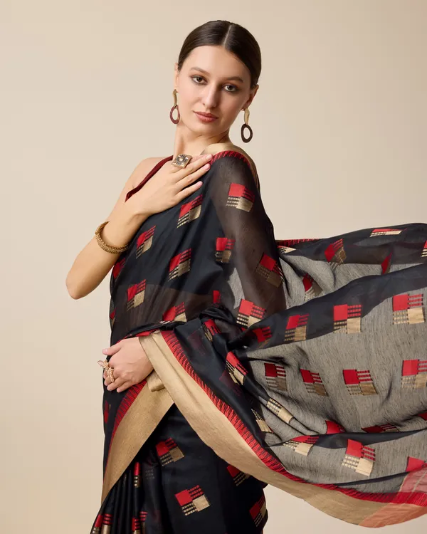 Black_Cotton_Saree_With_Unstitched_Blouse_Piece