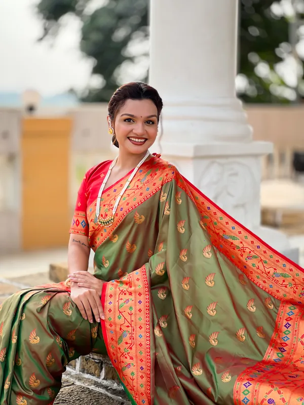 Mehendi_Sparkal_Silk_Saree_With_Unstitched_Blouse_Piece