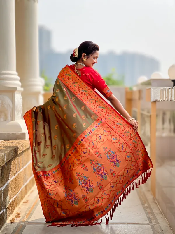 Mehendi_Sparkal_Silk_Saree_With_Unstitched_Blouse_Piece