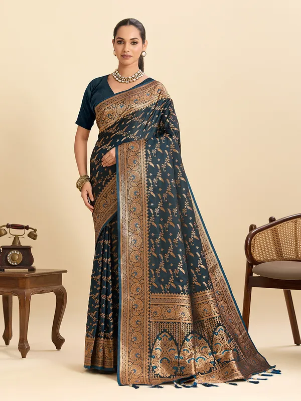 Dark_Blue_Nayantara_Silk_Saree_With_Unstitched_Blouse_Piece