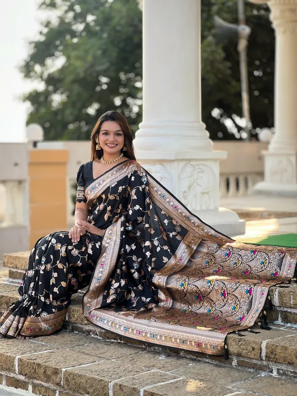 Black_Banarasi_Silk_Saree_With_Unstitched_Blouse_Piece