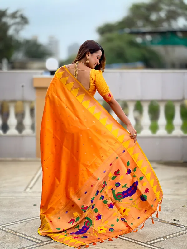 Orange_Temple_Silk_Saree_With_Unstitched_Blouse_Piece