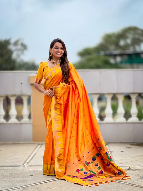 Orange_Temple_Silk_Saree_With_Unstitched_Blouse_Piece