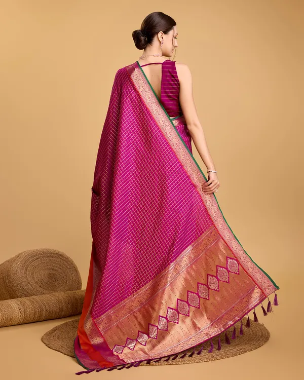 Red_Violet_Khushi_Jacquard_Fabrics_Saree_With_Unstitched_Blouse_Piece