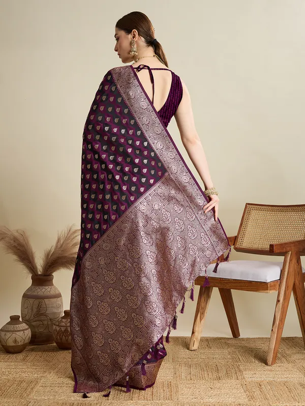 Wineberry_Rajgharana_Silk_Saree_With_Unstitched_Blouse_Piece