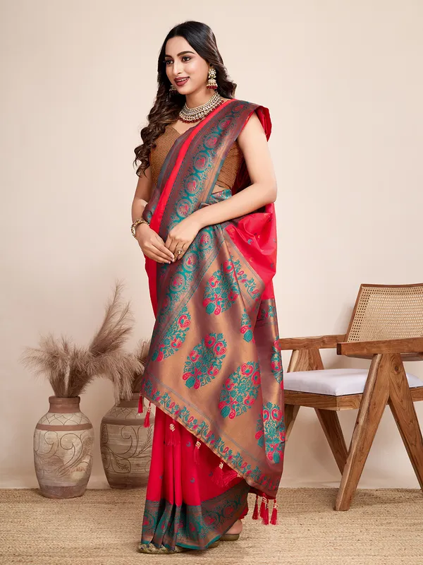 Tometo_Chand_Jacquard_Fabrics_Saree_With_Unstitched_Blouse_Piece