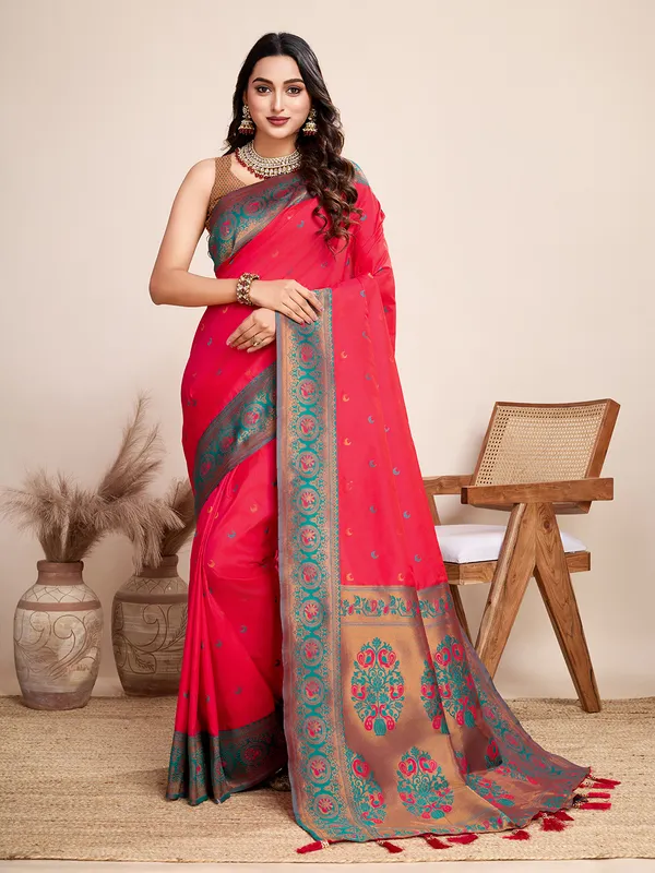 Tometo_Chand_Jacquard_Fabrics_Saree_With_Unstitched_Blouse_Piece