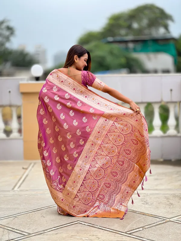 Onion_Banarasi_Banarasi_Silk_Saree_With_Unstitched_Blouse_Piece