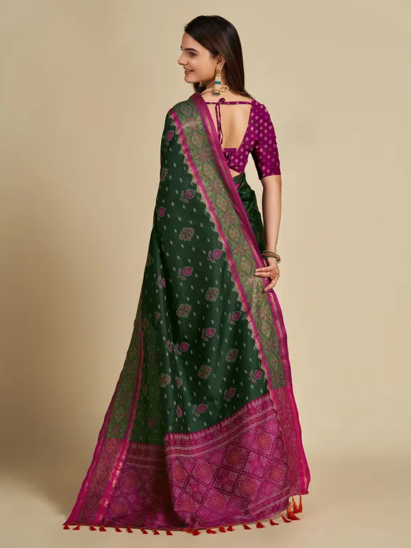 Dark_Green_Vaibhavi_Silk_Saree_With_Unstitched_Blouse_Piece