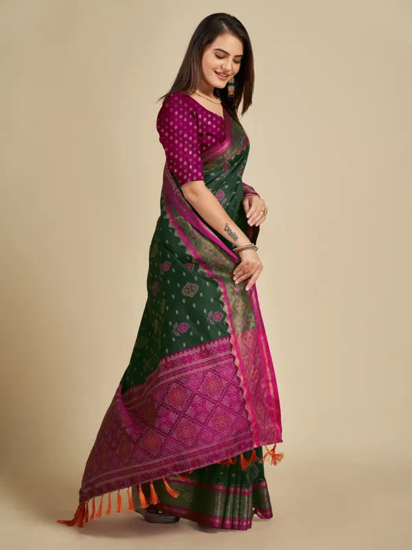 Dark_Green_Vaibhavi_Silk_Saree_With_Unstitched_Blouse_Piece