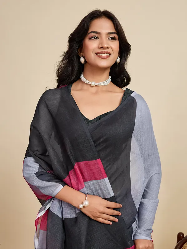 Black_Kajri_Linan_Saree_With_Unstitched_Blouse_Piece