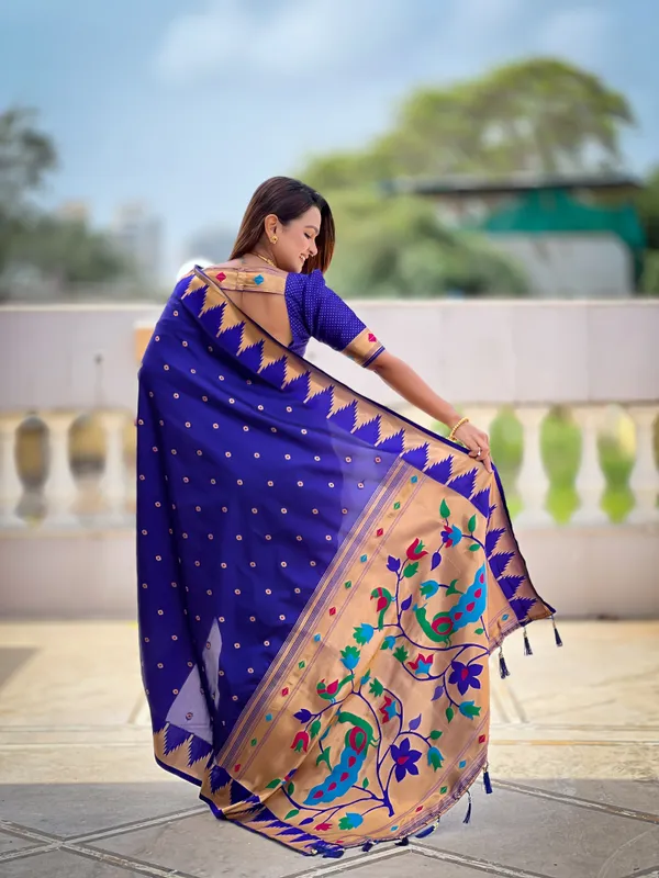 Royal_Blue_Temple_Silk_Saree_With_Unstitched_Blouse_Piece