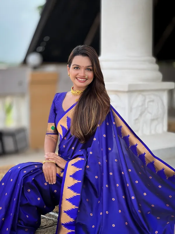 Royal_Blue_Temple_Silk_Saree_With_Unstitched_Blouse_Piece
