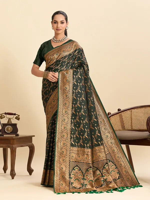 Dark_Green_Nayantara_Silk_Saree_With_Unstitched_Blouse_Piece