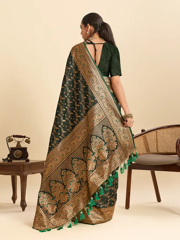 Dark_Green_Nayantara_Silk_Saree_With_Unstitched_Blouse_Piece