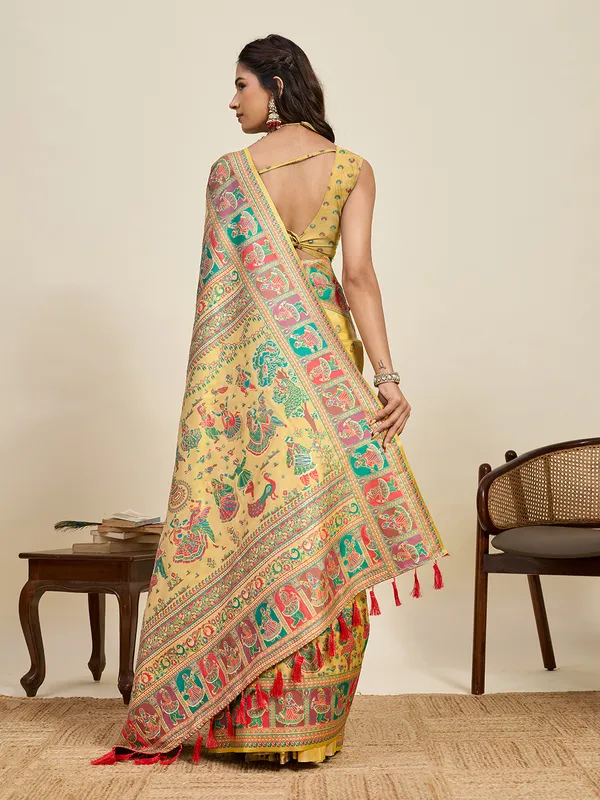 Gold_Pallavi_Silk_Saree_With_Unstitched_Blouse_Piece