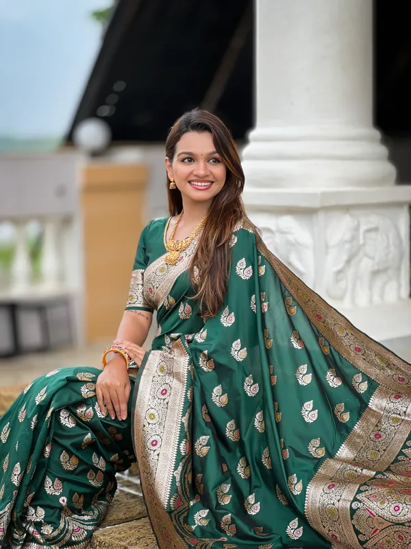 Bottlegreen_Banarasi_Banarasi_Silk_Saree_With_Unstitched_Blouse_Piece