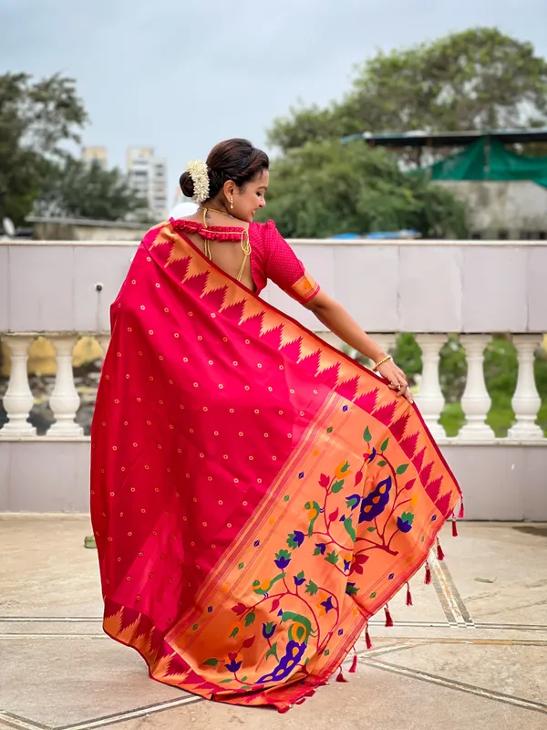 Rani_Pink_Temple_Silk_Saree_With_Unstitched_Blouse_Piece