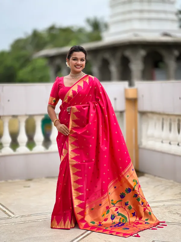 Rani_Pink_Temple_Silk_Saree_With_Unstitched_Blouse_Piece
