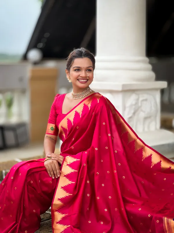 Rani_Pink_Temple_Silk_Saree_With_Unstitched_Blouse_Piece