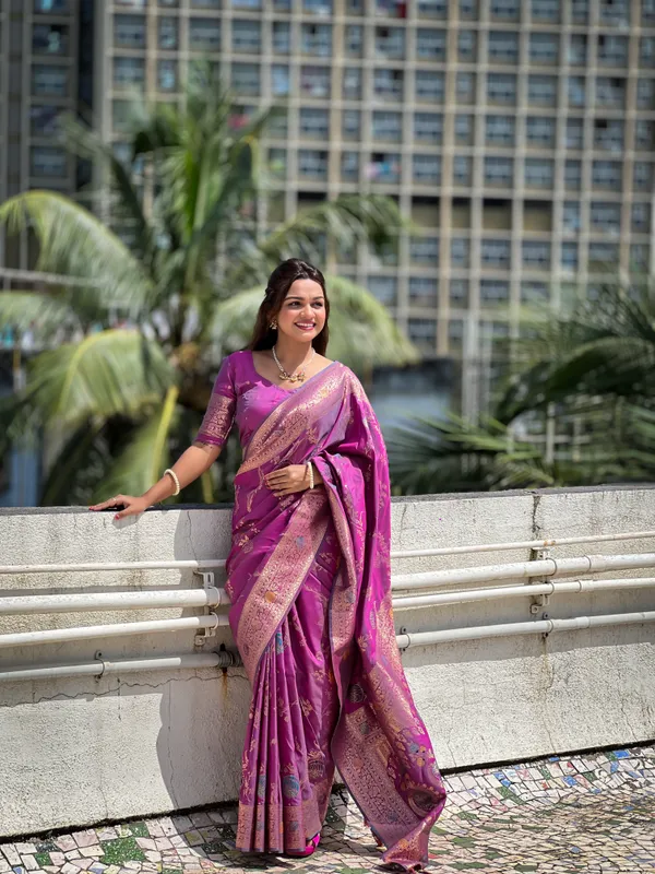 Onion_Banarasi_Banarasi_Silk_Saree_With_Unstitched_Blouse_Piece