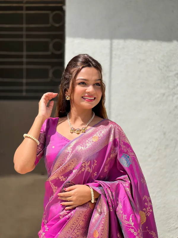 Onion_Banarasi_Banarasi_Silk_Saree_With_Unstitched_Blouse_Piece