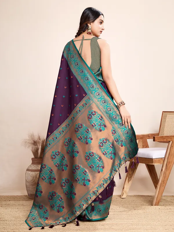 Lividbrown_Chand_Jacquard_Fabrics_Saree_With_Unstitched_Blouse_Piece