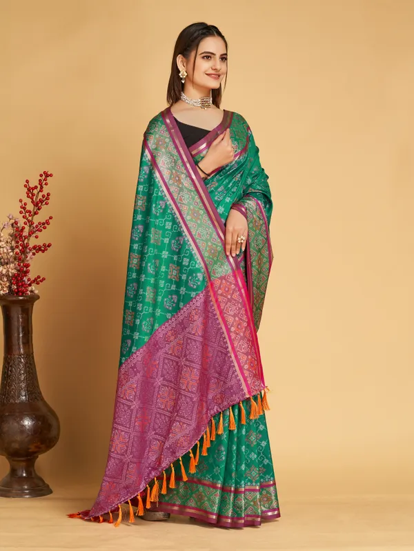 Elfgreen_Vaibhavi_Silk_Saree_With_Unstitched_Blouse_Piece