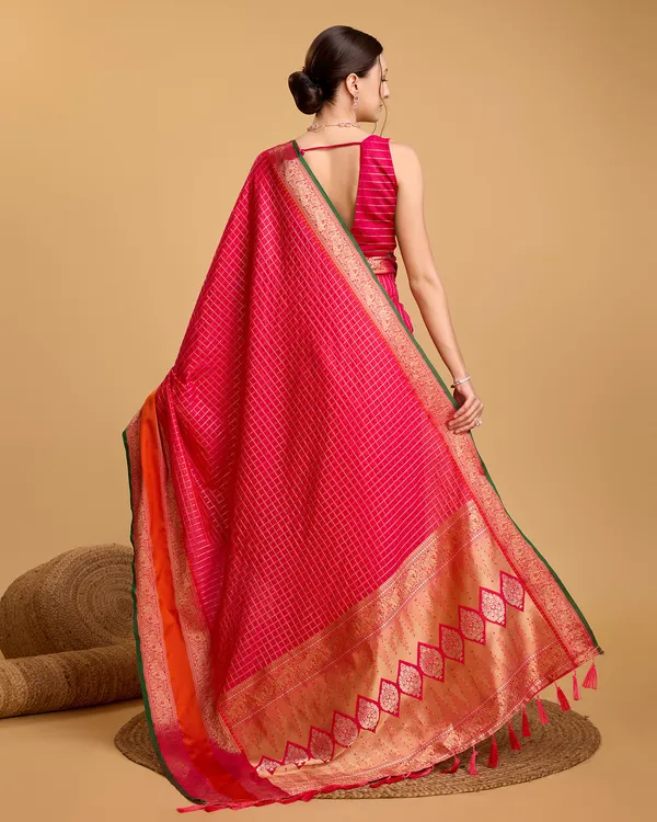 Red_Pink_Khushi_Jacquard_Fabrics_Saree_With_Unstitched_Blouse_Piece