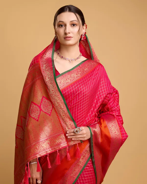 Red_Pink_Khushi_Jacquard_Fabrics_Saree_With_Unstitched_Blouse_Piece