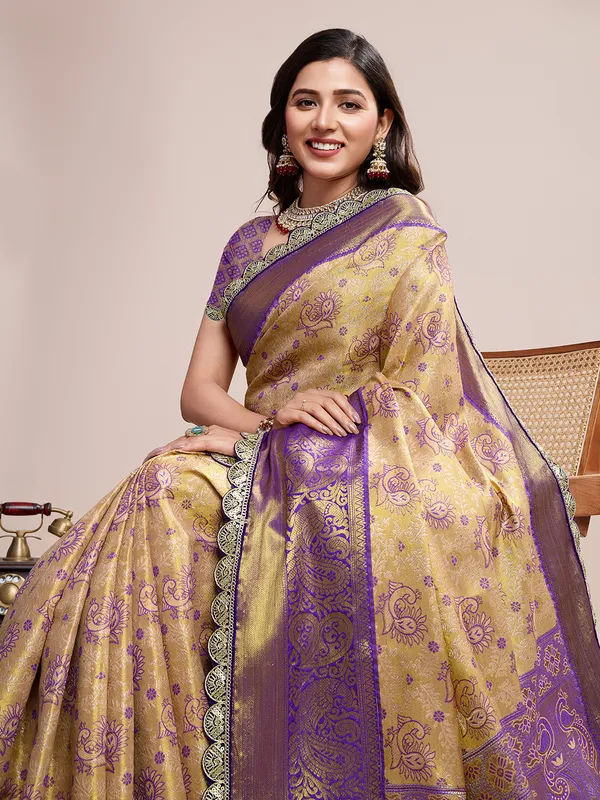Gold_Aaradhya_Silk_Saree_With_Unstitched_Blouse_Piece
