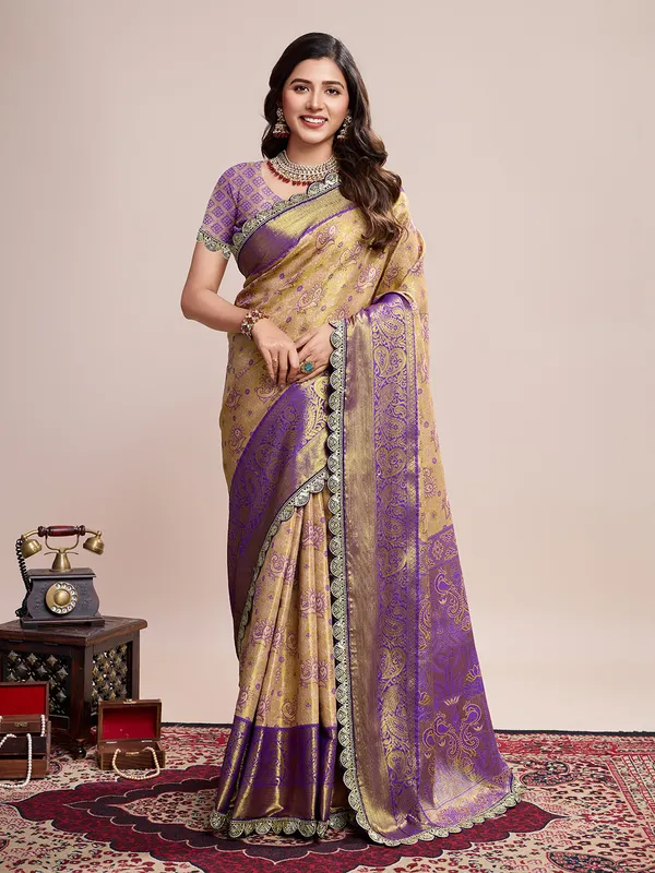 Gold_Aaradhya_Silk_Saree_With_Unstitched_Blouse_Piece