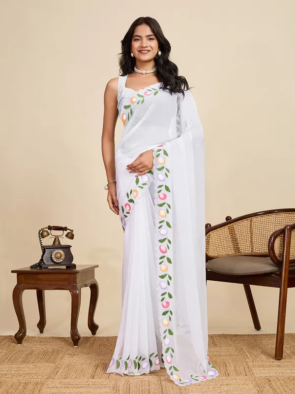 White_Satakshi_Silk_Saree_With_Unstitched_Blouse_Piece
