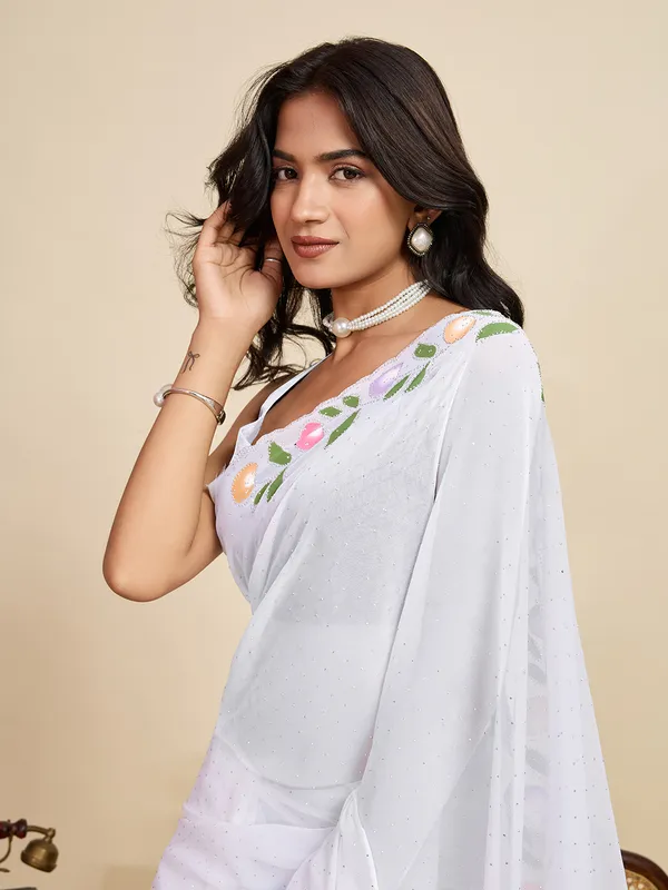White_Satakshi_Silk_Saree_With_Unstitched_Blouse_Piece
