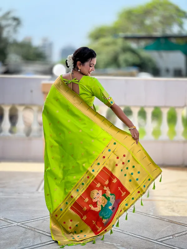Parrot_Green_Ganapati_Paithani_Silk_Saree_With_Unstitched_Blouse_Piece