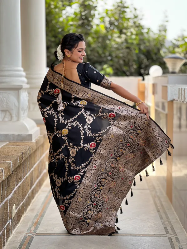 Black_Banarasi_Banarasi_Silk_Saree_With_Unstitched_Blouse_Piece