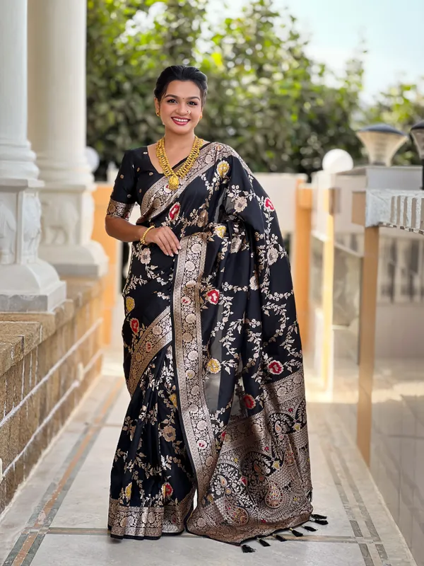 Black_Banarasi_Banarasi_Silk_Saree_With_Unstitched_Blouse_Piece