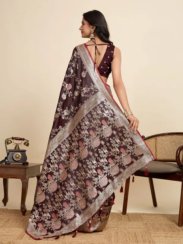 Brown_Rajgharana_Silk_Saree_With_Unstitched_Blouse_Piece