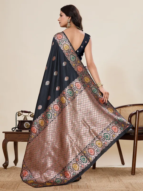 Black_Amshukha_Silk_Saree_With_Unstitched_Blouse_Piece