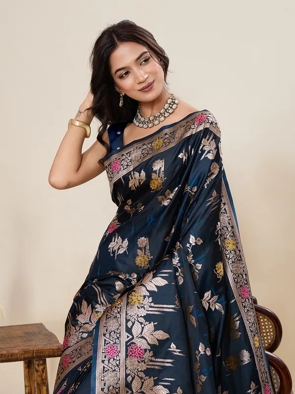 Mblue_Yesha_Silk_Saree_With_Unstitched_Blouse_Piece