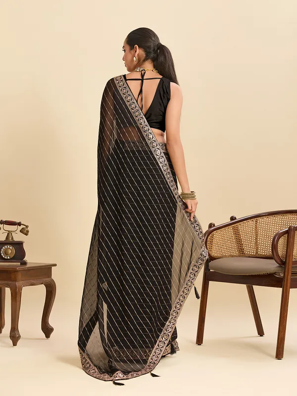 Black_Madhvi_Silk_Saree_With_Unstitched_Blouse_Piece