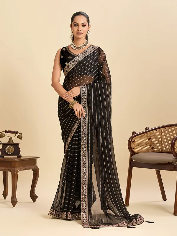 Black_Madhvi_Silk_Saree_With_Unstitched_Blouse_Piece