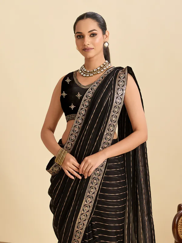 Black_Madhvi_Silk_Saree_With_Unstitched_Blouse_Piece