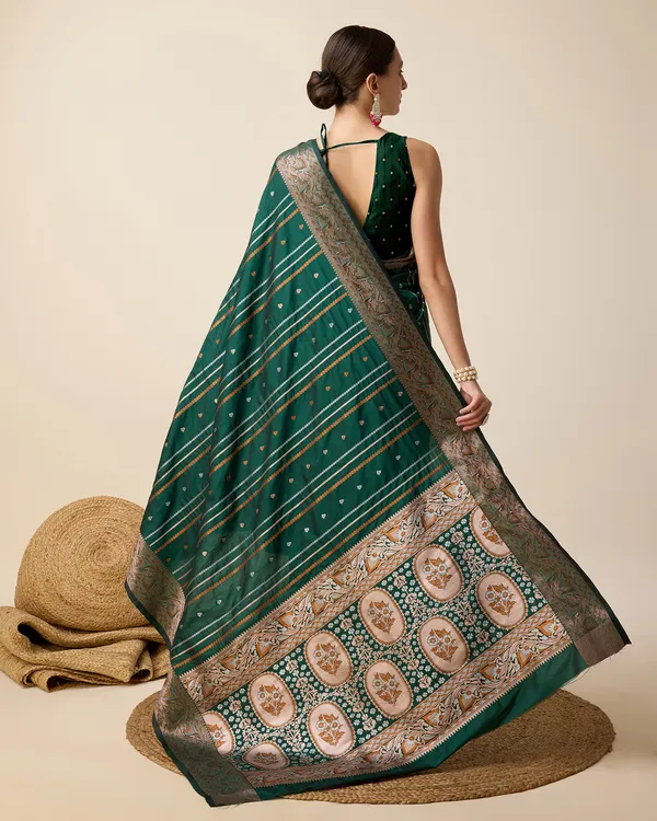 Dark_Green_Apexa_Jacquard_Fabrics_Saree_With_Unstitched_Blouse_Piece