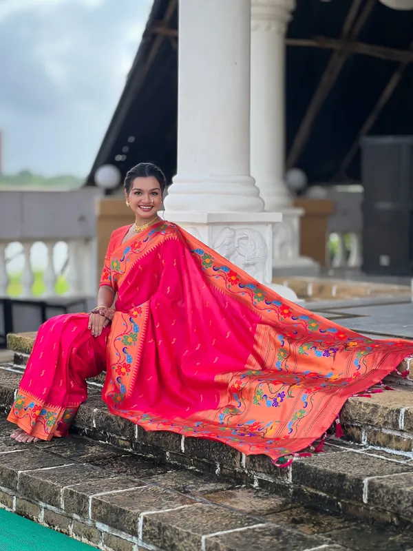 Rani_Pink_Anuradha_Paithani_Silk_Saree_With_Unstitched_Blouse_Piece