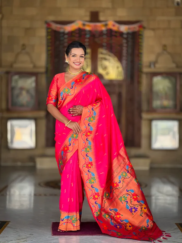 Rani_Pink_Anuradha_Paithani_Silk_Saree_With_Unstitched_Blouse_Piece